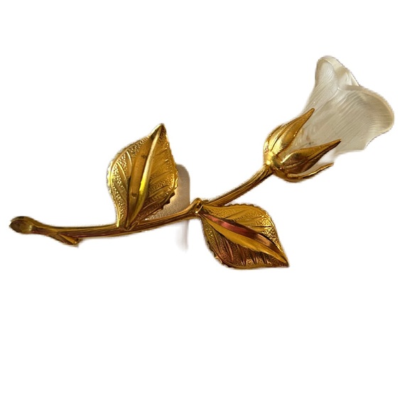 Vintage Rose Brooch Pin Single long stem Gold Tone Plastic Rose - Picture 1 of 2